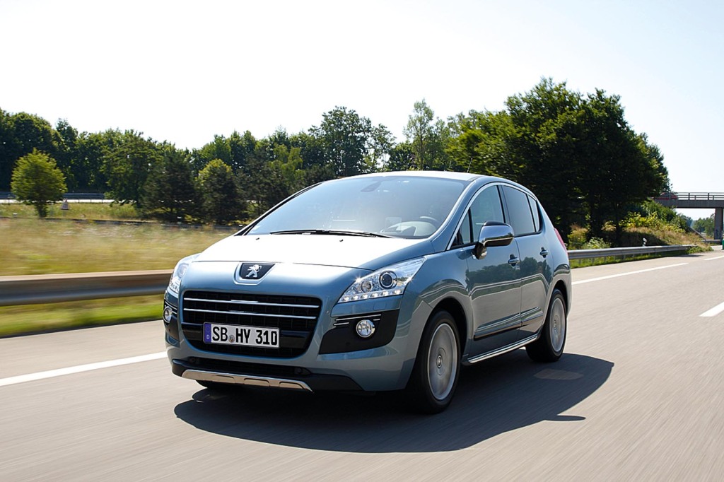 1327410698_Peugeot_3008_HYbrid4_150