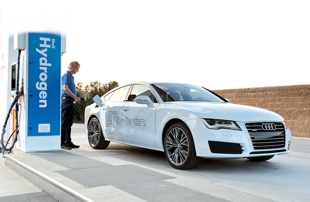Der Audi A7 Sportback h-tron quattro: Er legt mit einer Tankfuellung mehr als 500 Kilometer zurueck ? und aus dem Auspuff kommt nur Wasser: Der A7 Sportback h-tron quattro nutzt einen starken Elektroantrieb mit einer Brennstoffzelle als Energielieferanten, kombiniert mit einer Hybridbatterie und einem zusaetzlichen Elektromotor im Heck.