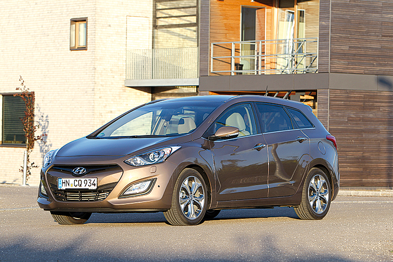 Hyundai_i30cw_2012_300_01