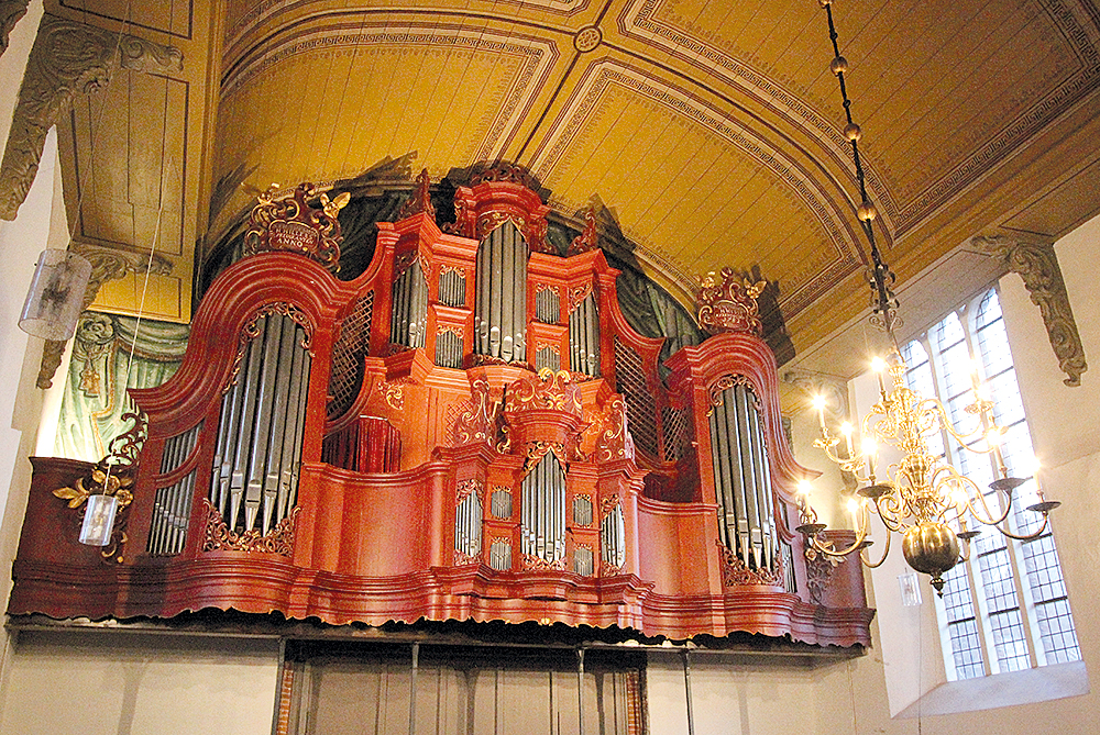 WEENER.Aus d.Werkstatt v. ARP SCHNITGER stammt die Orgel (1709_1710) in der Georgskirche v.Weener.Foto.B.Meier.2.20154